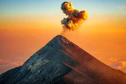 Acatenango & Fuego Volcanoes by 4x4 - 2-Day Comfort Expedition — Rumboé